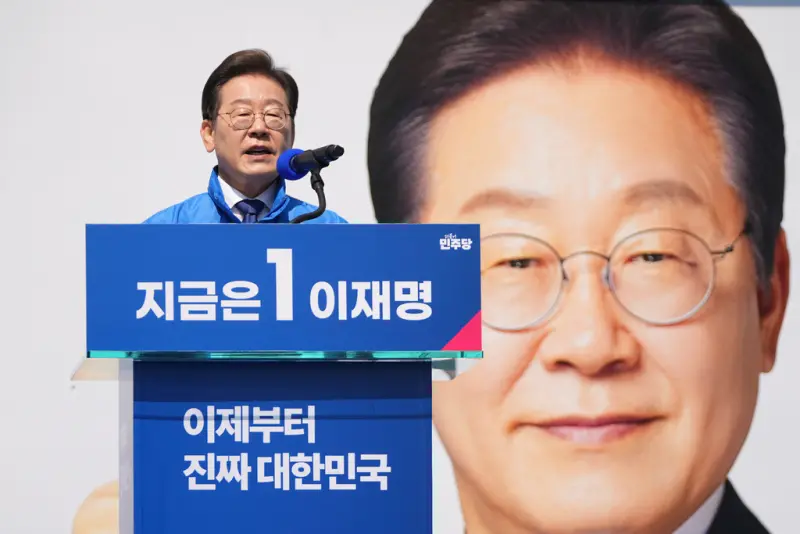 ▲韓國將在6月3日舉行總統大選,共同民主黨候選人李在明在封關民調超過10個百分點,韓媒關注當選後是否兌現四年任期制。(圖/美聯社/達志影像)