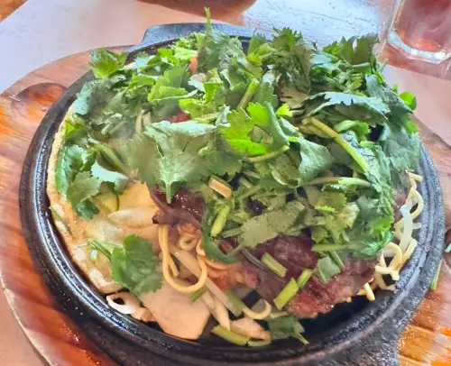 來來牛排推出「香菜加爆」優惠,實現香菜自由,只要39元即可加價享用。(圖/來來牛排-宜蘭店) ▲來來牛排推出「香菜加爆」優惠,實現香菜自由,只要39元即可加價享用。(圖/來來牛排-宜蘭店)