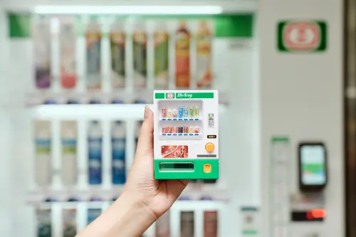 全家迷你販賣機爆紅！7-11也有「黑松運輸小車」　開賣時間、售價
