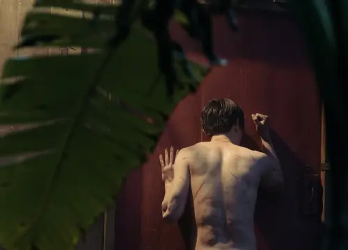 ▲邱以太為《山忌 黃衣小飛俠》，首度獻出背面全裸的演出。（圖／威視電影提供）