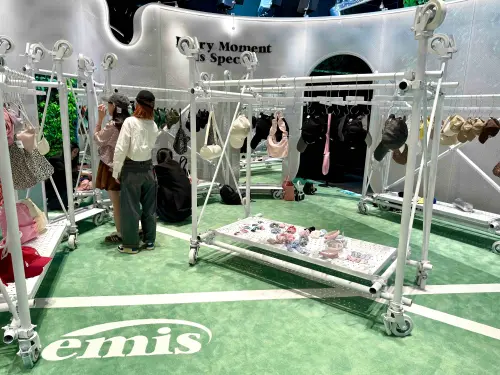 ▲emis台灣首店進駐台中勤美誠品。（圖／記者蕭涵云攝）