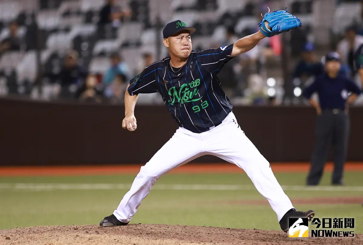 ▲國體大OB投手林煜清發生投手犯規，免費奉送山羊兄弟1分。（圖／記者葉政勳攝）