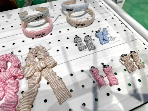 ▲emis超可愛條紋款髮箍、髮圈、髮夾。（圖／記者蕭涵云攝）