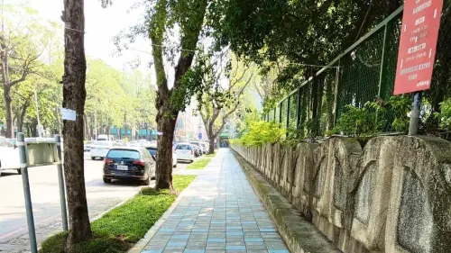 ▲陽明國中「通學步道」將綠帶延伸至校園，提升通行品質與便利性。（圖／高市府教育局提供）