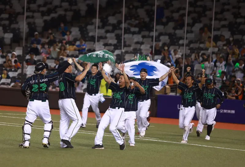 ▲國體大OB在世壯運棒球項目35+競賽組金牌戰，以7：3擊退山羊兄弟，拿下金牌。（圖／記者葉政勳攝）