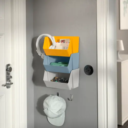 ▲IKEA新款收納好物「桌面/牆面收納盒」，可單獨或疊加擺放於桌面或層架上，也可固定於牆面。（圖／IKEA提供）