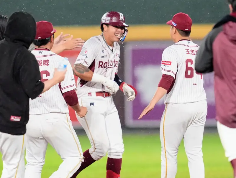 中職／李勛傑一棒破解味全「內野5人」佈陣！樂天6：5逆轉奪4連勝