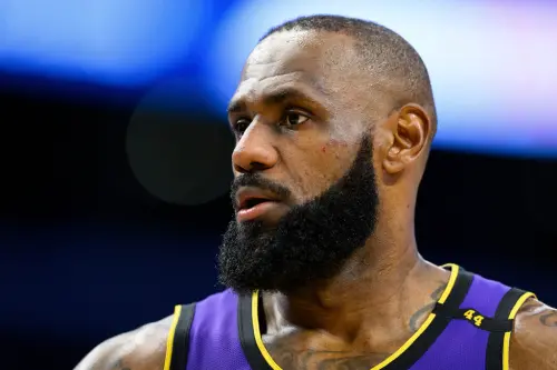 ▲LeBron James因坐骨神經痛缺席所有熱身賽，預計11月中復出，他與球團間的冷戰持續延燒。（圖／美聯社／達志影像）