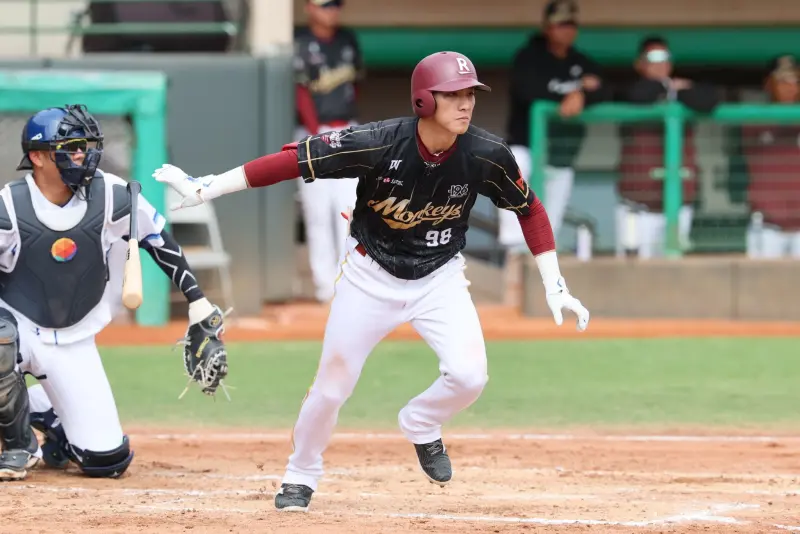 ▲樂天桃猿陳晨威本季揮棒率、長打率都相較2024年球季下滑，但仍稱職擔任開路先鋒，以聯盟最頂尖的打擊率、保送率與上壘率，持續為樂天桃猿帶來穩定的上壘貢獻，堪稱聯盟最強一棒。（圖／樂天桃猿提供）