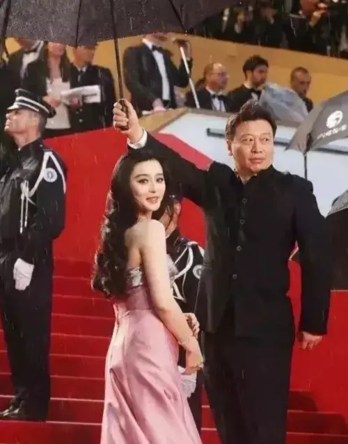 ▲穆曉光（右）是將范冰冰推到一姐位置的重要人物。（圖／翻攝自微博）