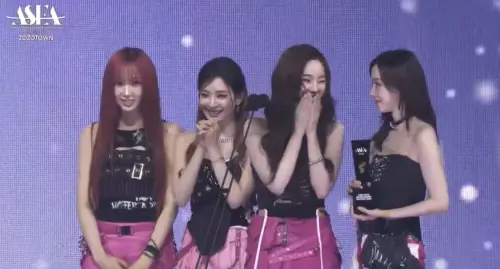 ▲aespa領獎「念錯團名」！4人全笑翻、直接破音　粉絲愛了：好魔性（圖／翻攝自ASEA 2025）