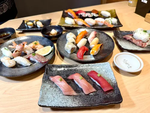 ▲南港LaLaport「承知助by合點壽司」多達127道菜單餐點。（圖／記者蕭涵云攝）