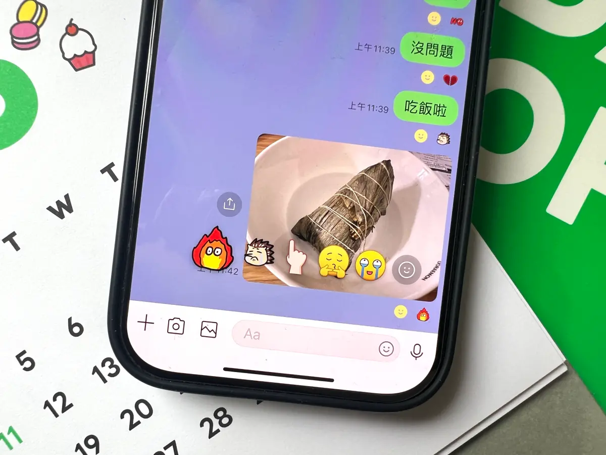 ▲LINE表情回應功能近日連「相簿」都能直接用表情貼來回應，如果還不能使用的話，根據官方說明，將會陸續開放所有用戶使用。（圖／記者周淑萍攝）