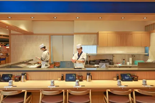 ▲南港LaLaport「承知助by合點壽司」板前座位12席。（圖／合點壽司提供）