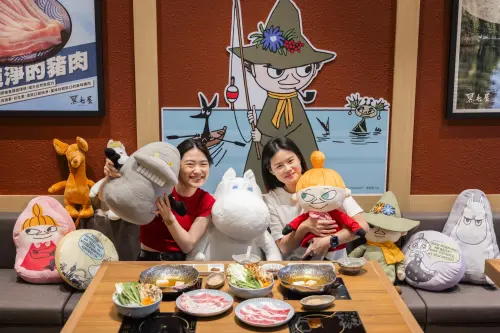 ▲全新開幕「乾杯台南南紡店」，嚕嚕米眾明星陪吃燒肉。（圖／乾杯集團提供）