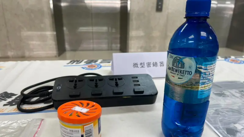 ▲檢警偵辦「創意私房」色情網站，起獲用來偷拍的密錄設備（警方提供）