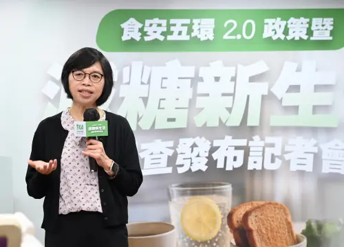 ▲國健署副署長賈淑麗指出，世界衛生組織建議每人每天攝取的糖份熱量應小於每日總攝取總熱量的10%，而台灣平均每日攝取糖份高達17%，因此健康台灣三高防治888計畫將不健康飲食作為需發展風險的介入方案。