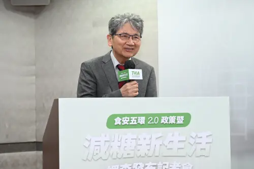 ▲立法委員王正旭進一步提及除了邊境管理外，許多國外網購食品的管理亦是立法院關注的議題。