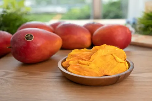 「農饗樂市集」以當令盛產的芒果與香蕉為主軸,匯集超過25家在地小農與特色品牌 ▲「農饗樂市集」以當令盛產的芒果與香蕉為主軸,匯集超過25家在地小農與特色品牌。(圖/屏東縣府提供)