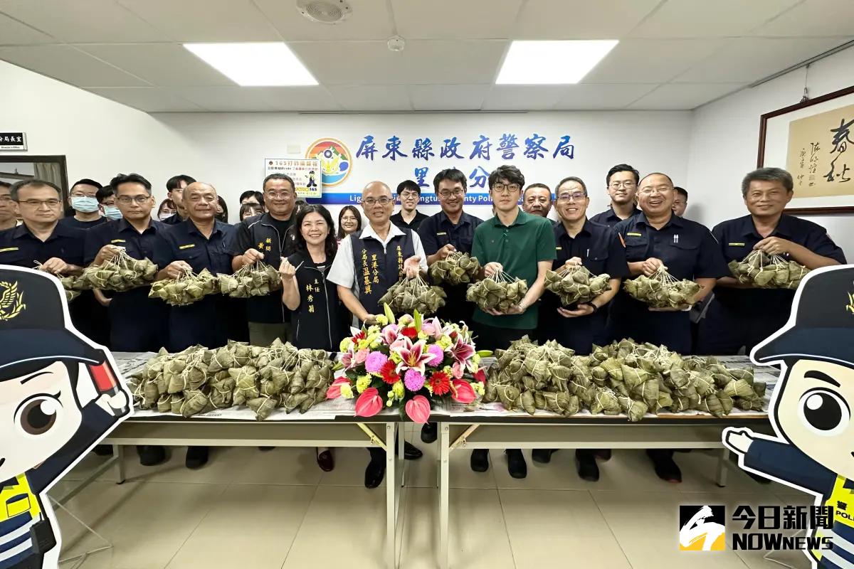 ▲屏東縣里港警友會端午佳節前夕，送上熱騰騰肉粽慰勞里港警分局同仁。（圖／記者莊全成攝，2025.05.29）