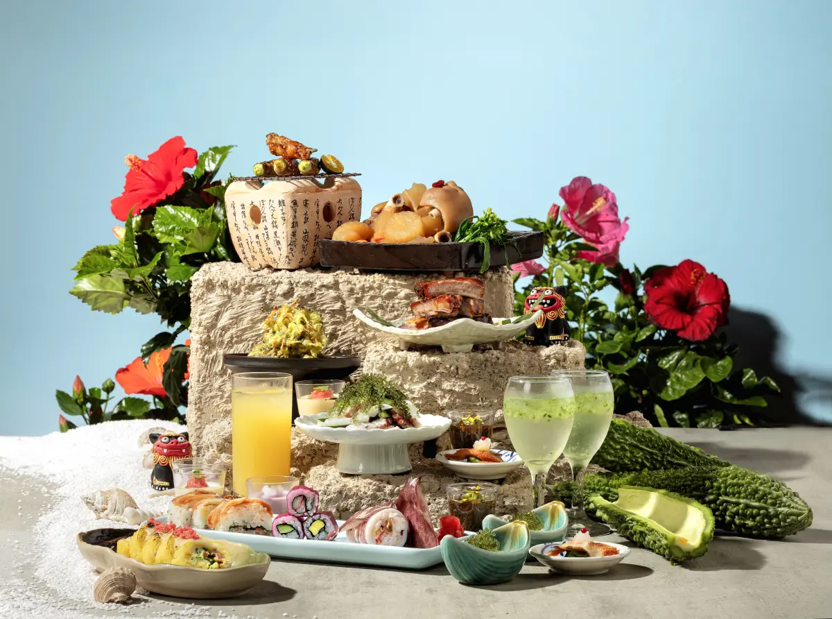 ▲欣葉日本料理自6月16日起推出夏季料理「島町之夏－沖繩祭」，呈現20道沖繩料理與飲品，且消費就有機會能抽中「沖繩東方水療度假村酒店」等住宿券。（圖／欣葉日本料理提供）