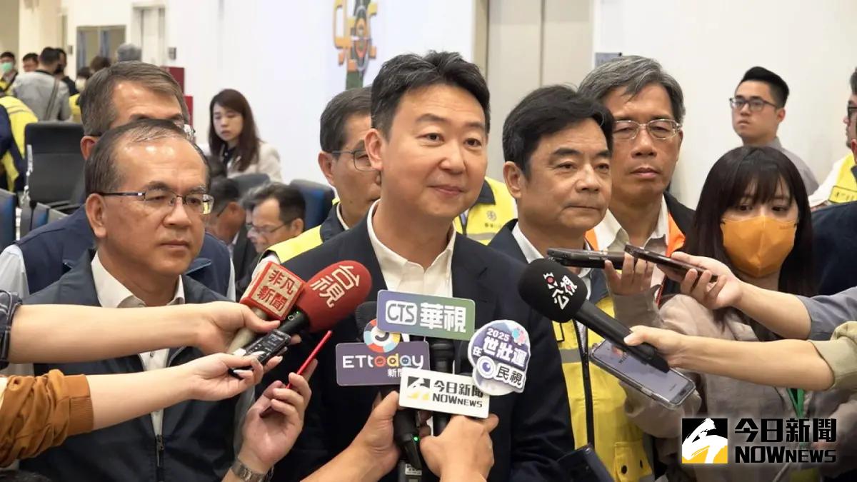 ▲交通部長陳世凱今（29）日視察疏運狀況，也喊話民眾，搭乘大眾運輸記得戴口罩。（圖／記者嚴俊強攝）