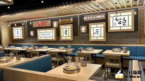 ▲空間設計以現代韓風為基底，結合韓屋意象與街邊酒館氛圍，彷彿置身首爾夜晚的熱鬧街頭。（圖／記者陳美嘉攝，2025.05.29）