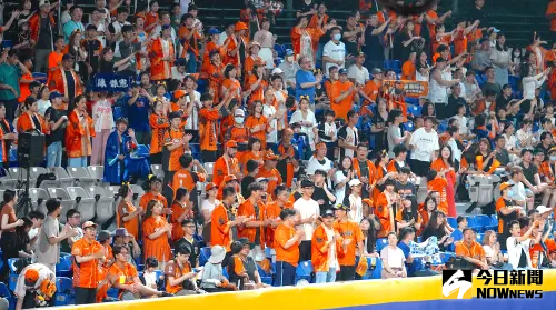 ▲統一獅應援口號簡單又有活力，讓老球迷、新球迷甚至是小球迷都可以輕鬆哼上一、兩句。（圖／記者陳云茹攝）