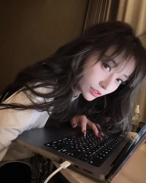 ▲祈錦鈅近日與老公「A先生」傳出婚變風波。(圖/翻攝自祈錦鈅IG) ▲祈錦鈅近日與老公「A先生」傳出婚變風波。(圖/翻攝自祈錦鈅IG)