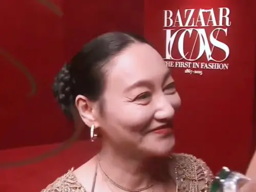 ▲惠英紅（如圖）在鏡頭面前落落大方。（圖／翻攝自微博）