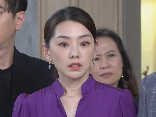 ▲重頭戲拍了7小時才收工，劉至翰被賴芊合（如圖）打腫額頭，搞笑喊話：「她真的打傷我臉了，那我就等著談聘金吧！」（圖／民視提供）