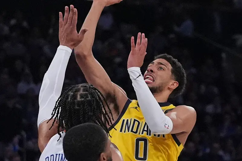 ▲紐約尼克在主場麥迪遜廣場花園以111：94大勝印第安那溜馬，將系列賽總比分扳成2：3，避免遭到淘汰。此役，溜馬主將Tyrese Haliburton全場僅出手7次，命中2球，僅得8分，創下本季季後賽出手新低，成為尼克贏球的關鍵之一。（圖／美聯社／達志影像）