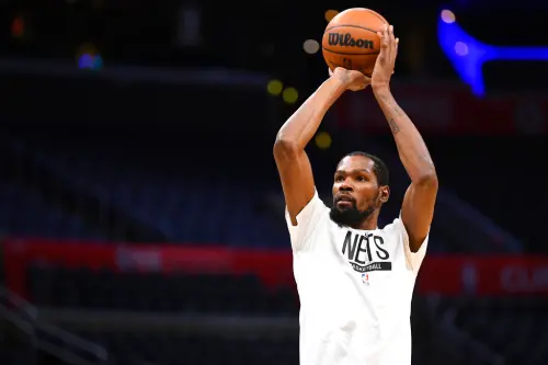 ▲過去就曾有報導指出杜蘭特（Kevin Durant）不願意出手壓哨球的故事。當時奧克拉荷馬雷霆的總教練是布魯克斯（Scott Brooks），他鼓勵球員們在半場最後一刻要勇於出手。（圖／美聯社／達志影像）