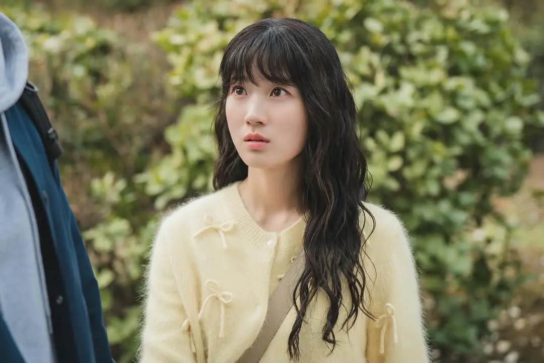 ▲韓星金惠奫（如圖）出道7年跑遍29次臨演，終於在《偶然發現的一天》中迎來女主角身分，之後更與金路雲、李宰旭、玉澤演、邊佑錫等4大高個男神合作，讓觀眾十分羨慕。（圖／金惠奫IG）