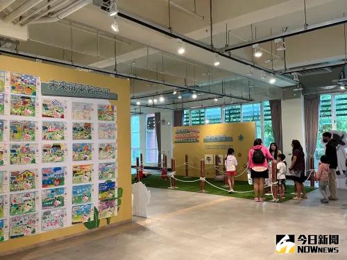 ▲活動期間展出新式牧場相關設施、五感體驗、動物分類趣味遊戲、小朋友「未來畜牧場」畫作展等。(圖/記者陳美嘉攝,2025.05.30) ▲活動期間展出新式牧場相關設施、五感體驗、動物分類趣味遊戲、小朋友「未來畜牧場」畫作展等。(圖/記者陳美嘉攝,2025.05.30)