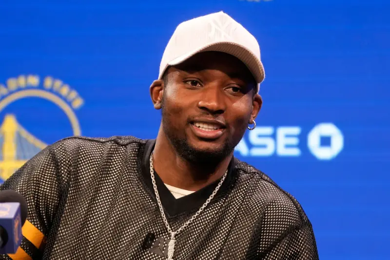 ▲金州勇士與年輕前鋒Jonathan Kuminga自由市場的行情已經明顯走低。由於市場上少數有薪資空間的布魯克林籃網和底特律活塞對Kuminga毫無興趣，導致他難以以自由球員身份跳槽，未來若離隊，多半得透過「先簽後換」的方式完成交易。（圖／美聯社／達志影像）