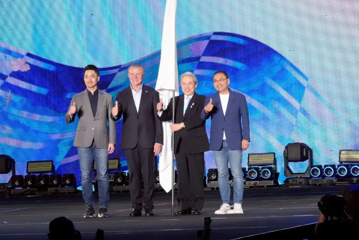 ▲亞洲首次舉辦的2025雙北世界壯年運動會，5月30日晚間於新北市美術館舉辦閉幕典禮，在「We are the World」的主題下，為這場歷時14天、107個國家、逾2萬5千位選手與隊職員參與的國際體育盛會劃下句點。閉幕典禮結合音樂、舞蹈、光雕與煙火，打造一場充滿感謝與希望、文化與科技交織的國際嘉年華，選手與市民共聚一堂，見證雙北歷史性的一夜。（圖／臺北市政府秘書處提供）