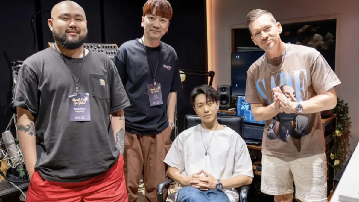 ▲韋禮安（右2）率領柏霖、閻奕格及倪子岡等人參與「2025國際音樂創作營暨工作坊」，與來自瑞典、澳洲、美國、韓國、印尼等多國音樂人交流，35位創作者短短3天完成了17首原創新曲，展現高超的創作能量。（圖／文策院/WCM提供）