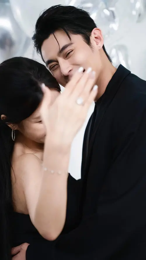 ▲陳奕（右）求婚成功。（圖／翻攝自陳奕IG）