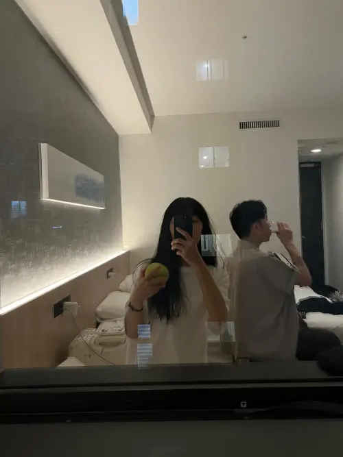 ▲網紅NanaQ在Threads上曬出與2男同房照片被罵爆。(圖/翻攝自NanaQ Threads) ▲網紅NanaQ在Threads上曬出與2男同房照片被罵爆。(圖/翻攝自NanaQ Threads)