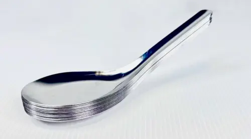 ▲有網友在社群平台分享，看到許多日本人來台灣狂買一款平底的不鏽鋼湯匙，引起許多人紛紛留言表示因為耐用用好洗，而且用途相當多。（圖／翻攝蝦皮購物）