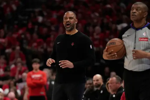 NBA／火箭主帥怒噴裁判是「追星族」！吃悶虧輸球還換來78萬罰款
