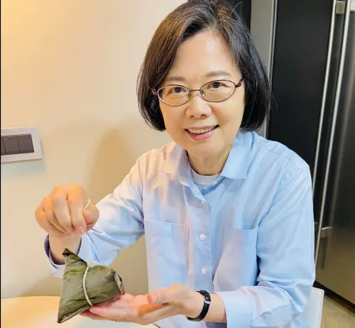 蔡英文 ▲蔡英文透露今年吃南部粽。(圖/蔡英文臉書)