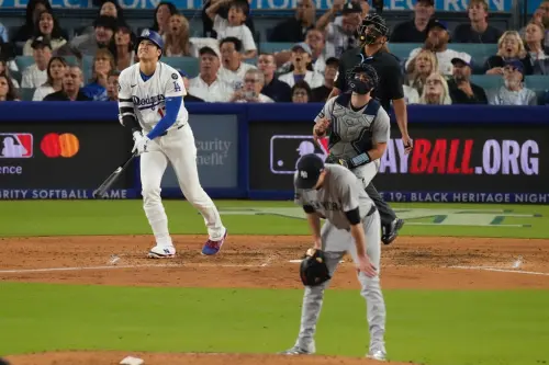 ▲紐約洋基王牌左投Max Fried被大谷於第六局扛出雙響砲，當下腿軟撐膝，懊惱地低頭。（圖／美聯社／達志影像）