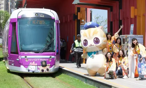 ▲高雄捷運公司與日本江之島電鐵株式會社及京福電氣鐵道株式會社,共同舉辦蜜柑站長日本修業中首航出發壯行會活動。(圖/高雄捷運公司提供) ▲高雄捷運公司與日本江之島電鐵株式會社及京福電氣鐵道株式會社,共同舉辦蜜柑站長日本修業中首航出發壯行會活動。(圖/高雄捷運公司提供)