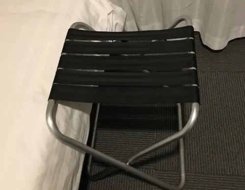 ▲飯店行李架 行李架（圖／取自photoAC）