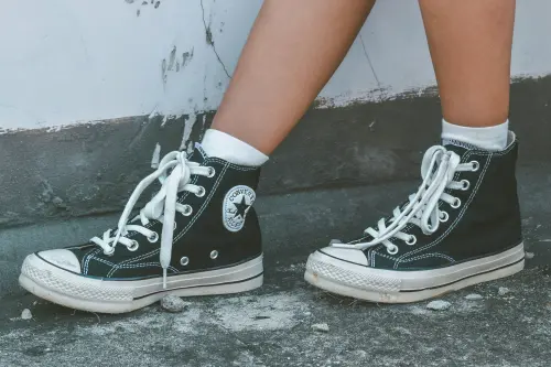 ▲Converse帆布鞋（圖／取自unsplash）