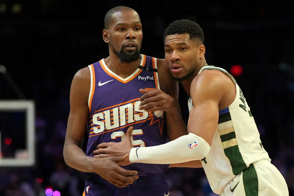 ▲超級球星「KD」Kevin Durant的未來已成為今夏最大焦點之一。不過他在市場上的優先級稍微低於密爾瓦基公鹿隊的「字母哥」Giannis Antetokounmpo之後。（圖／美聯社／達志影像）