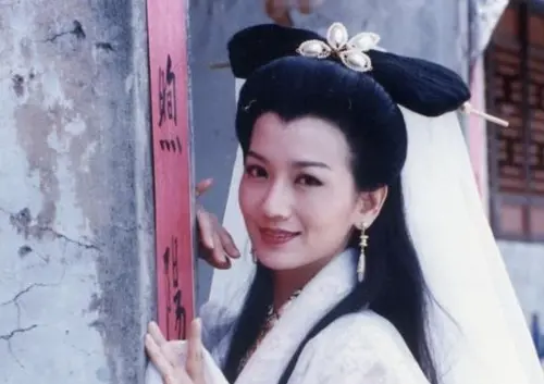 ▲關於端午節最有名的傳說之一就是《白蛇傳》，在廣大中國觀眾心目中，最經典的莫過於台視連續劇《新白娘子傳奇》中的趙雅芝。（圖／摘自IMDb）