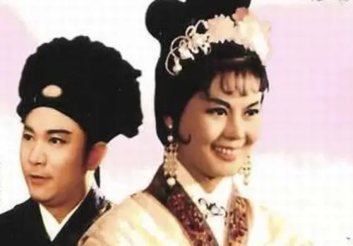 ▲林黛(右)與趙雷主演的邵氏《白蛇傳》,曾經是香港當年最賣座的國語電影。(圖/摘自HKMDB) ▲林黛(右)與趙雷主演的邵氏《白蛇傳》,曾經是香港當年最賣座的國語電影。(圖/摘自HKMDB)